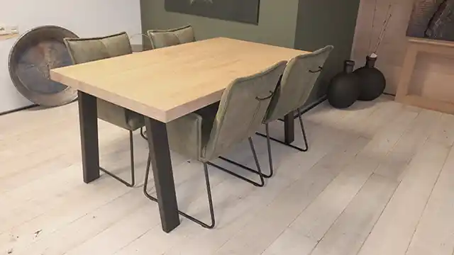 Auckley eiken tafel metalen poot