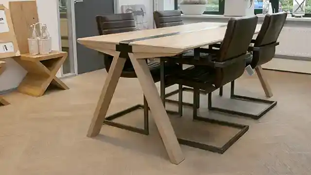 Eiken designtafel 