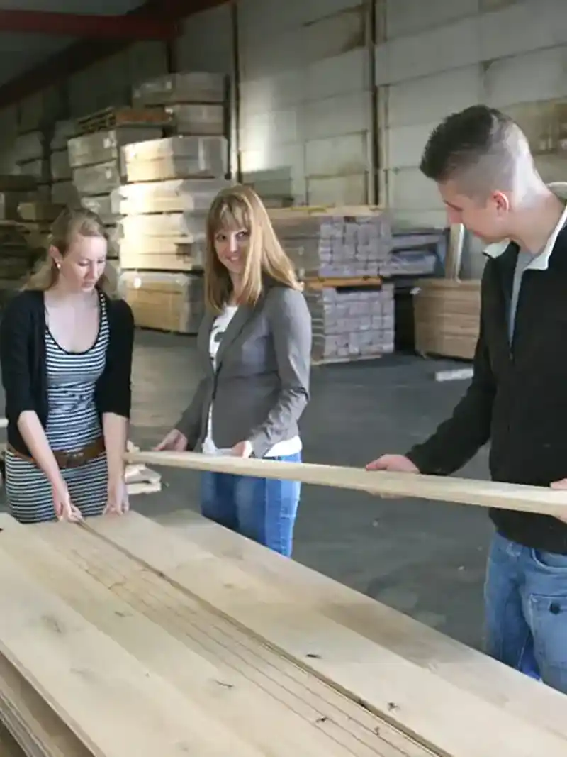 Tiel houten vloer tafel; houten vloer kiezen in loods