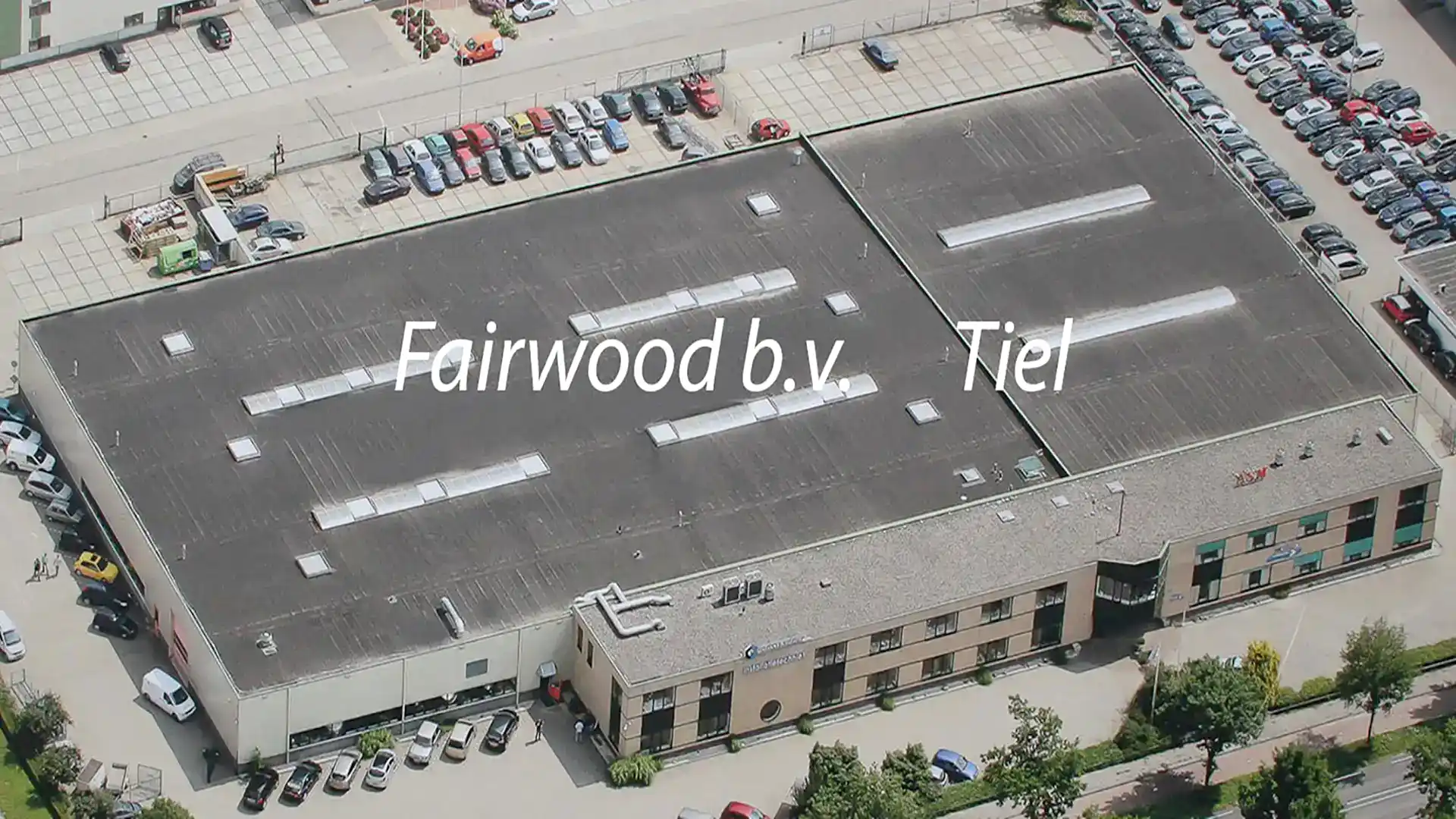 Tiel Fairwood houten vloeren tafels luchtfoto