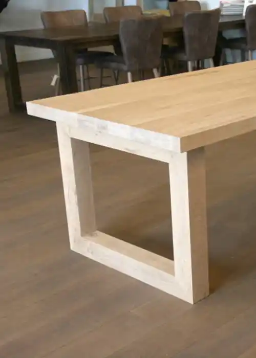 Eiken tafel met houten u poten