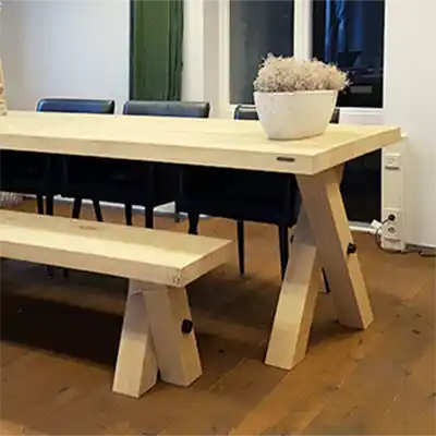 Eiken tafel met kruispoot