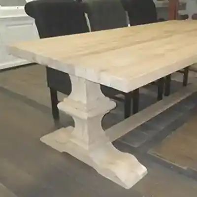 Eiken tafel Lindisfarne met houten poot