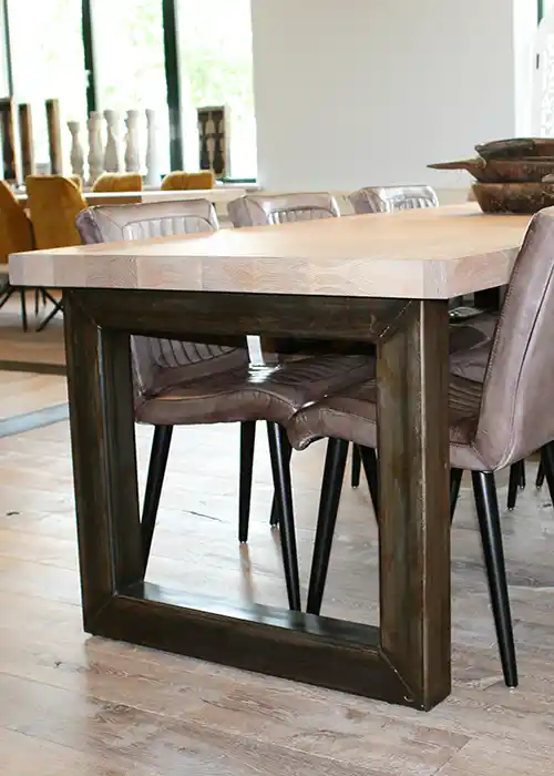 Eiken tafel met metalen U poten Oxford