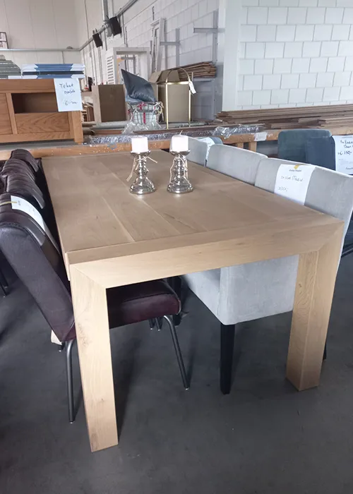 Gelakt eiken tafel aanbieding