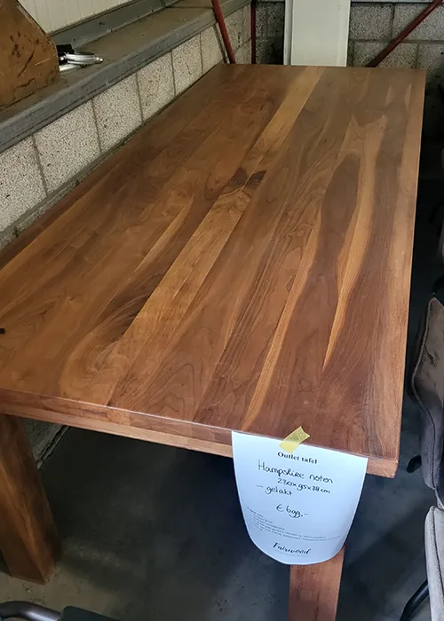 Noten houten tafel opruiming
