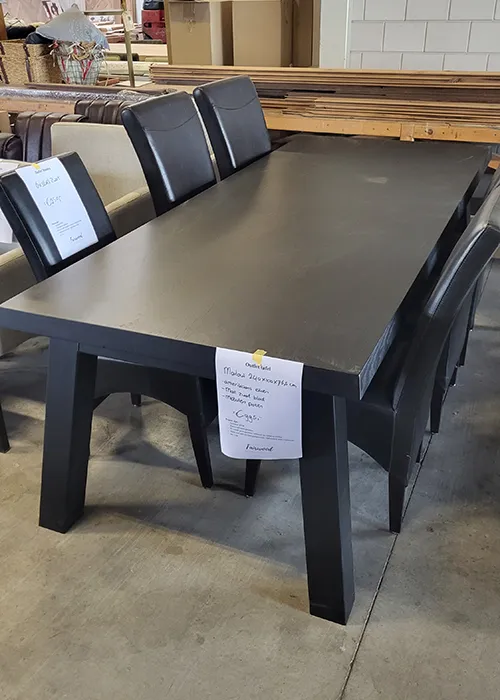 Eiken houten tafel Marlow opruiming zwarte tafel