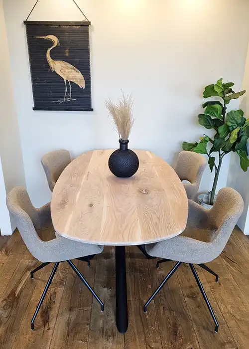 Eiken houten tafel met deens ovaal blad